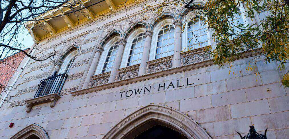 4 Pro Tips to Building Rapport at the Town Hall